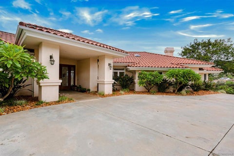 Photo of 3249 Live Oak Park RD, Fallbrook, CA 92028 (MLS # 260025368SD)