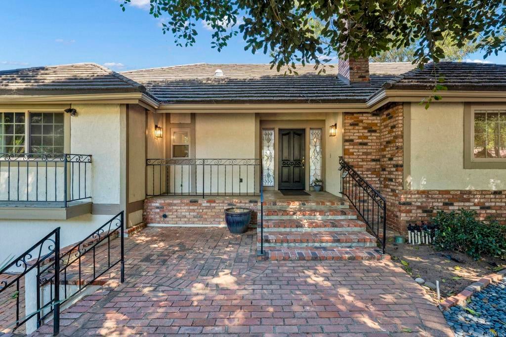 2730 Mountain View Drive