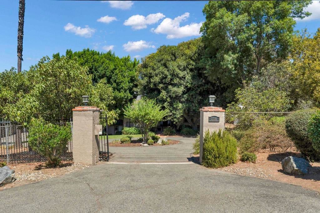 2730 Mountain View Drive