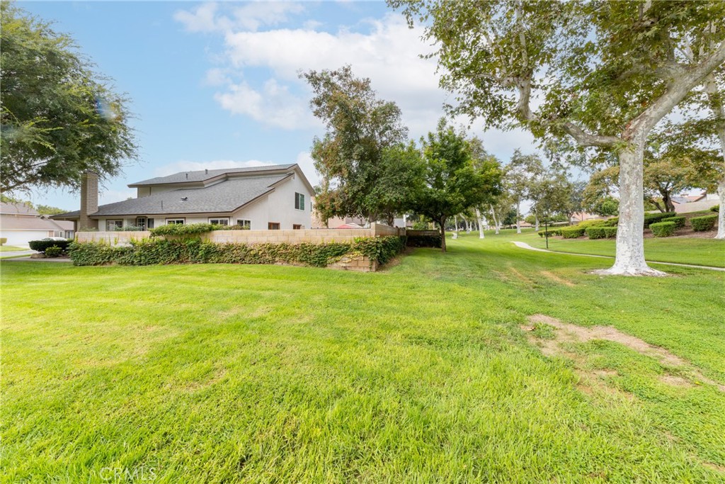 1204 W Victoria Street