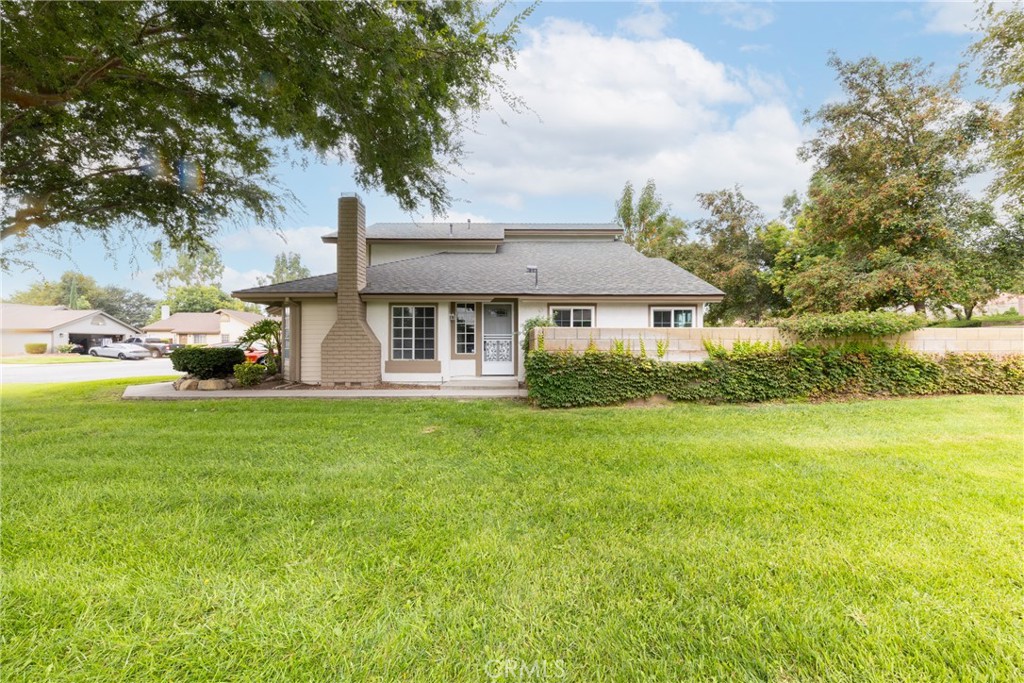 1204 W Victoria Street