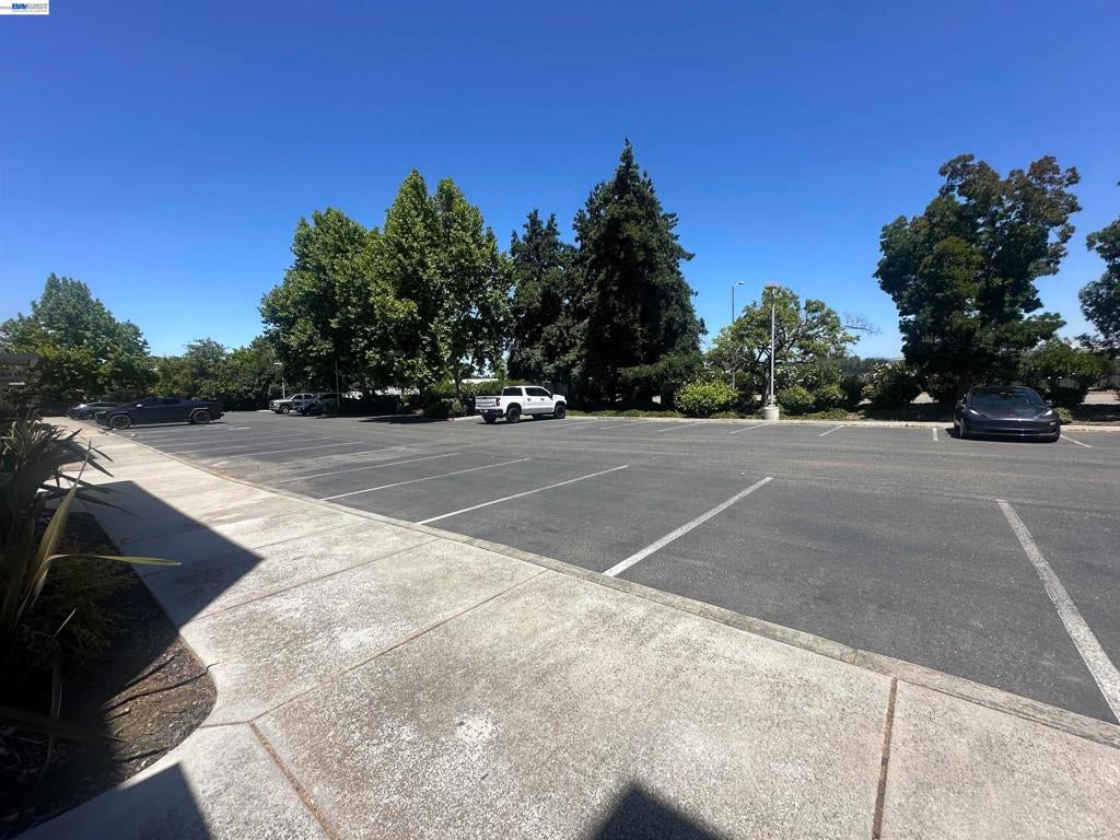 405 Boulder Ct Unit 100