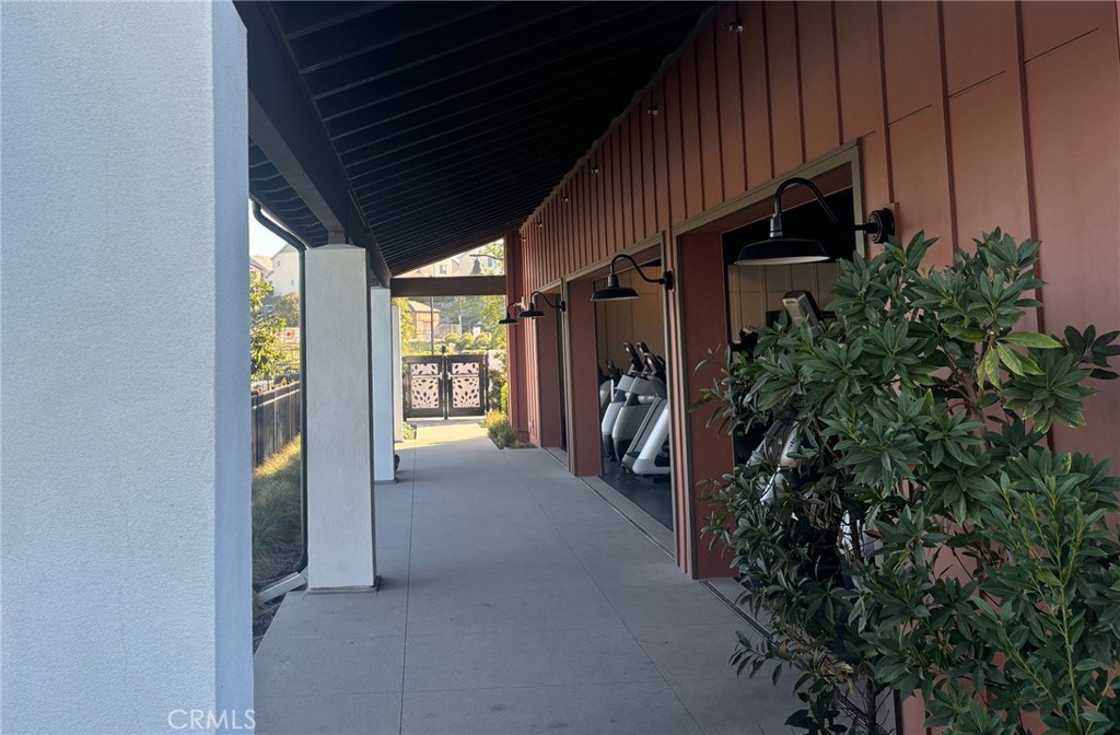 Flora - Residential Lease