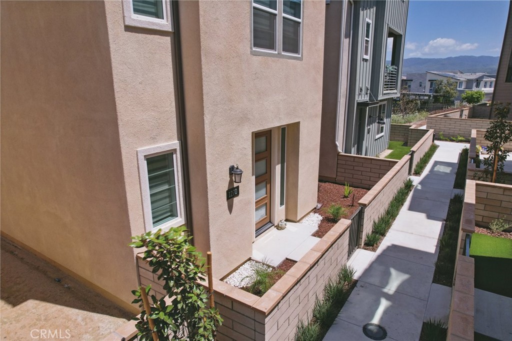 Flora - Residential Lease