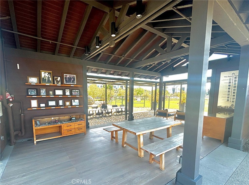 Flora - Residential Lease