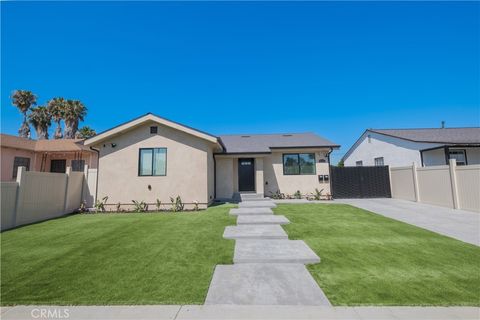 Photo of 223 S Aprilia Ave AVE, Compton, CA 90220 (MLS # DW26109302)