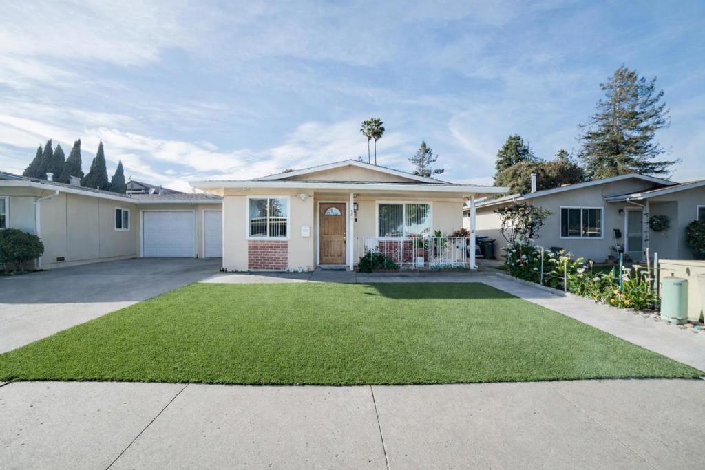 608 Bronte Avenue