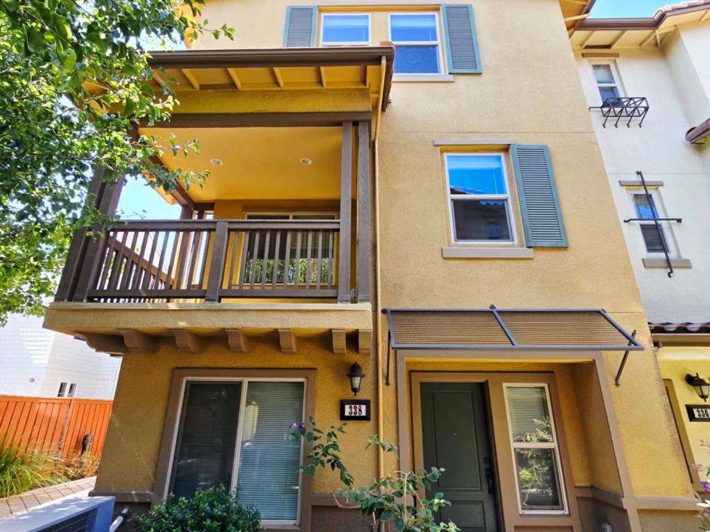 End unit townhouse (PUD) at heart of Sunnyvale by award winning builder SummerHill. The open kitchen, equipped with a center island breakfast bar and stainless steel appliances. The large master bedroom includes a walk-in closet with a built-in custom closet. 1B with a full bath on the ground floor, perfect for guests. Enjoy the on-site community center indoor kitchen, BBQ area, and the spacious balcony, ideal for relaxation. The HOA covers water and garbage expenses. Side by side 2 car garage and in-unit laundry. Great Access to Freeway 101,237 and Central Expressway. Close to major High Tech companies Apple, Linkedin, NetApp, Google, Meta Sunnyvale,Applied Materials Etc. , Just a few minutes' drive to Downtown, Whole Foods, AMC theaters, restaurants, the Caltrain & the farmers' market. Renowned private schools nearby include Stratford, The King's Academy, and BASIS. Magic Bricks parks for kids and multipurpose Fair Oaks Park and Murphy Park.