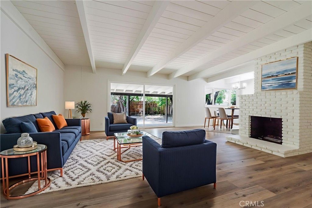 Photo of 19834 Gresham Street, Northridge, CA 91324 (MLS # SR25181935)