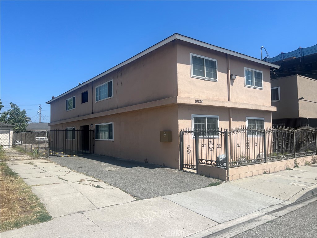 10124 S Inglewood Avenue