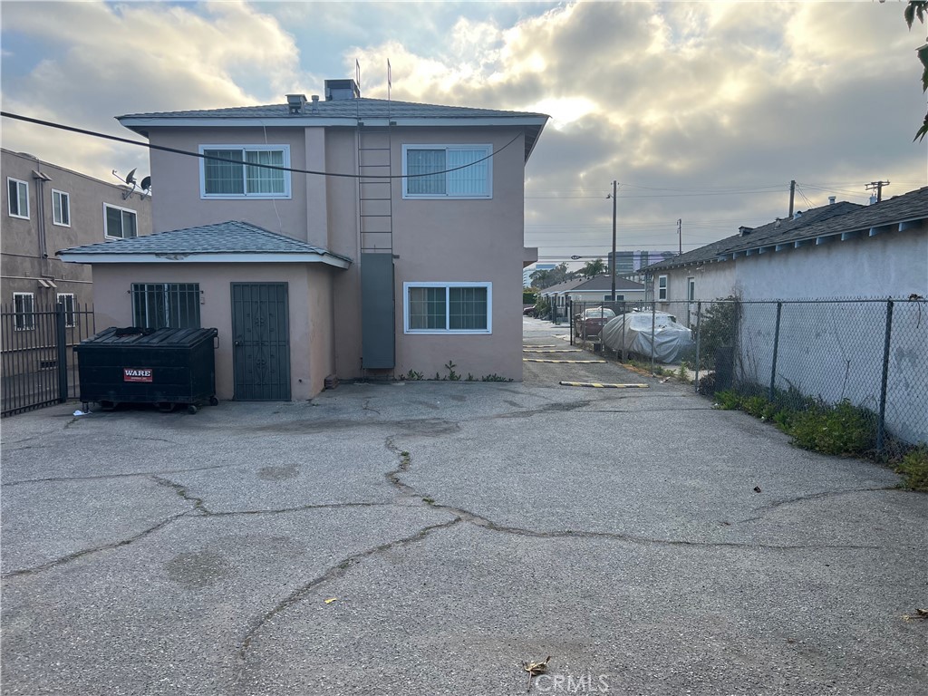 10124 S Inglewood Avenue