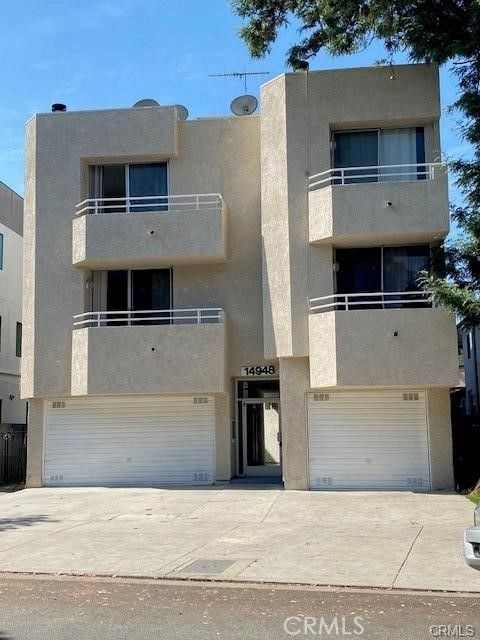 Photo of 14948 Moorpark Street #104, Sherman Oaks, CA 91403 (MLS # SR26026735)