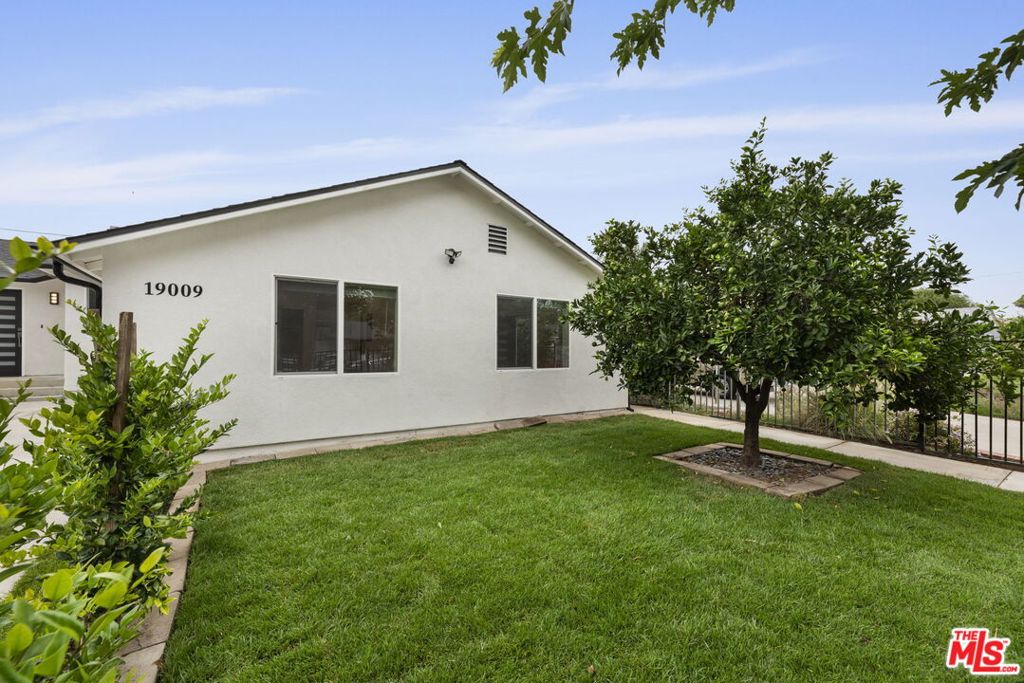 Welcome to this charming and brand-new construction, built-in 2023 ADU ( Accessory Dwelling Unit) in Tarzana. This newly constructed ADU spans approximately 450 Sqft with a private yard. Enjoy the greenery of a private yard perfect for your morning coffee. 1 bedroom and 1 bathroom. Washer and dryer in the unit. This property is gated and secure. Step inside discouer and open floor plan with laminate flooring, and recessed lighting. This gorgeous unit is located near shops, and restaurants, with easy access to public transportation and freeway.