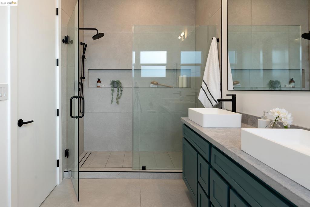 GOLDEN GATE - Residential