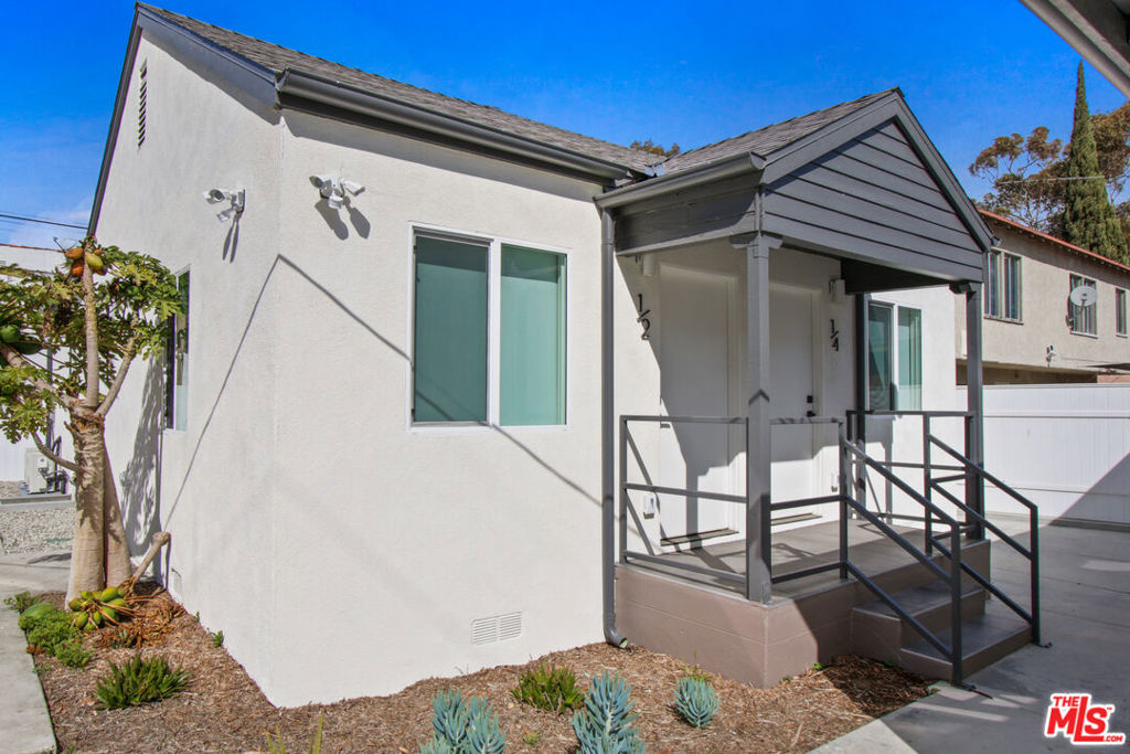 Beautifully remodeled 1bed + 1bath in the heart of West Adams food corridor. This light and bright unit has been fully upgraded and ready for you to move in. The spacious living room features modern lighting, vinyl plank flooring, plus double paned vinyl windows with shades. High end custom updated kitchen has stainless steel appliances, built in microwave, lots of cabinet and counter space, soft close doors and drawers, plus lots of natural light. The bedroom features mini split heat and AC, walk in closet and is en suite. 1 car parking included. Tenant pays electric, internet, gas and trash. Short stroll to neighborhood favorites like Mian, Tartine, Chulita's, La Rainas, Divine Glow Esthetics, Red Rooster, Antiqua, Damn I Miss Paris, Fleur et Sel, Mizlala, Delicious Pizza, Vicky's All Day, mu.so, Hills and Heights Pilates, Open Face Sandwich Shop and HYA. Close to the fwy, Metro, Culver City, and DTLA as well as Kenneth Hahn Park & Baldwin Hills Scenic Overlook and the Park to Playa bike path. Don't miss out on this updated gem!