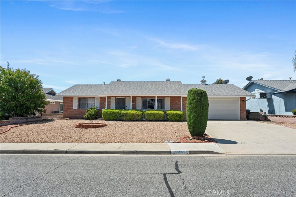Check out this beautiful 2BEDROOM 2BATHROOM HOME IN 55+ COMMUNITY
This charming single-story home offers 1258 sqft of living space and an open floor plan in a beautiful neighborhood . It has great curb appeal, an excellent floorplan and has features and finishes that create a warm and inviting vibe with a low maintenance yard.
Nestled within a vibrant 55+ community has many things to offer such as a pool, clubhouse, sports courts, an exercise room affords the benefits of a healthy and active lifestyle! Major shopping centers , easy freeway access and Its proximity to medical facilities, this house and neighborhood has everything needed .
This is a beautiful home in a fabulous location, so hurry fast because it will not last long .