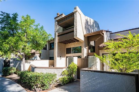 Photo of 5800 Owensmouth Avenue #4, Woodland Hills, CA 91367 (MLS # SR26042439)