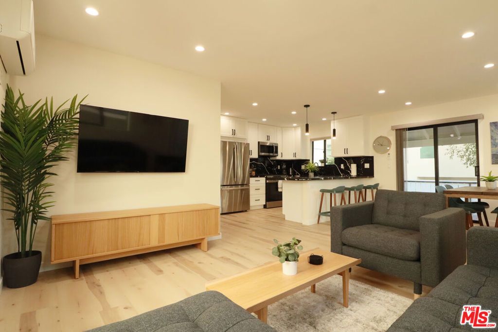 Photo of 918 N San Vicente Boulevard #D, West Hollywood, CA 90069 (MLS # 26733787)