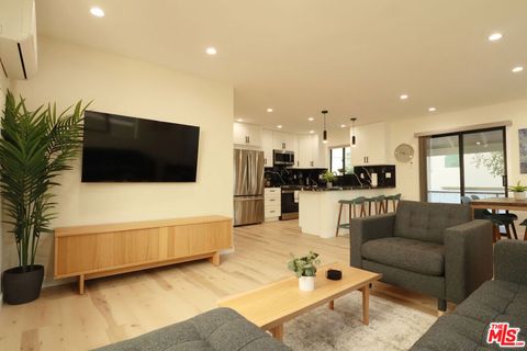 Photo of 918 N San Vicente Boulevard #D, West Hollywood, CA 90069 (MLS # 26733787)