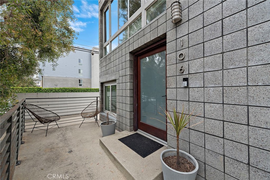 4151 Redwood Avenue 106