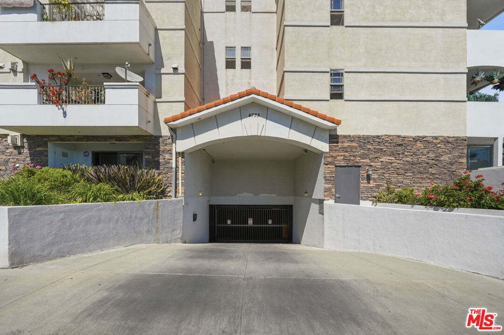 4733 Elmwood Avenue 304