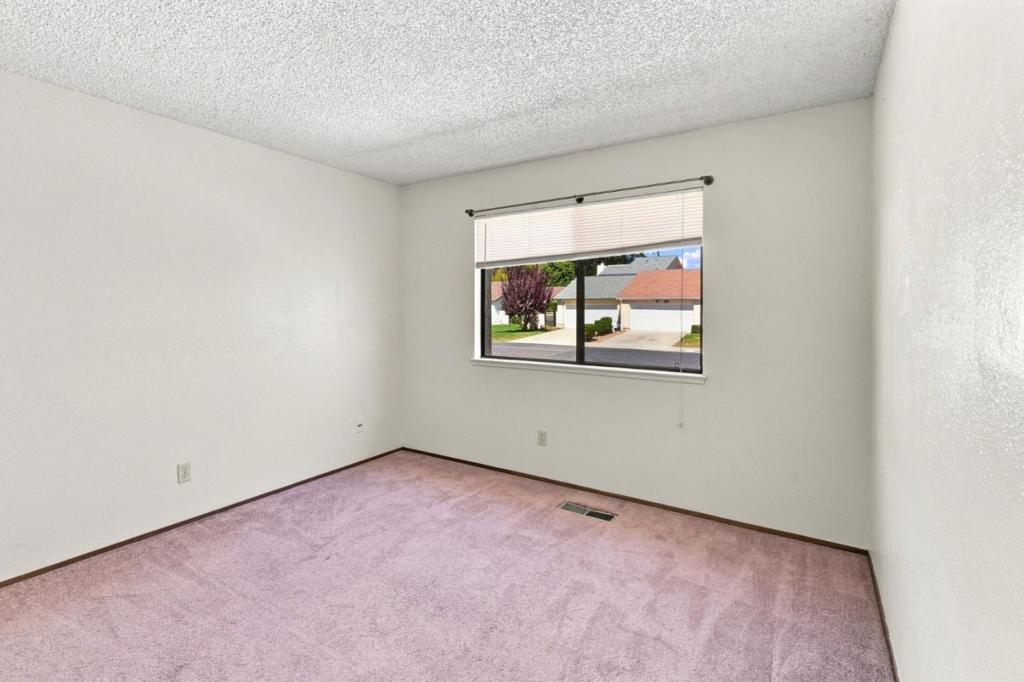 1122 Hartford Place