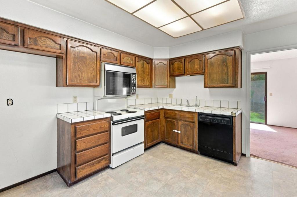 1122 Hartford Place
