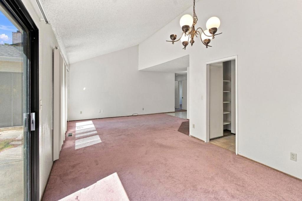 1122 Hartford Place