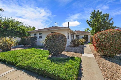 Photo of 2080 Heatherdale Avenue, San Jose, CA 95128 (MLS # ML82042754)