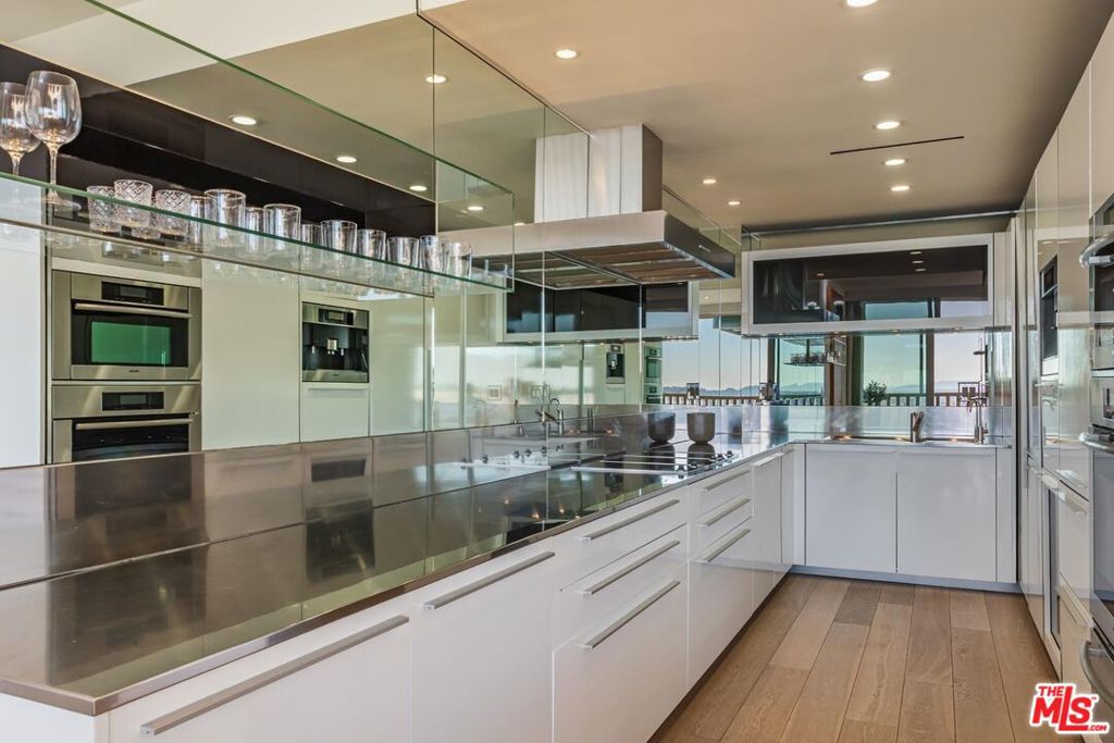 9255 Doheny Road 1204