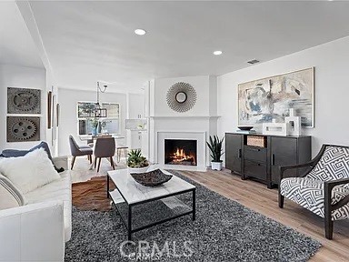 1052 W Palmyra