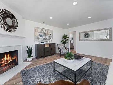 1052 W Palmyra