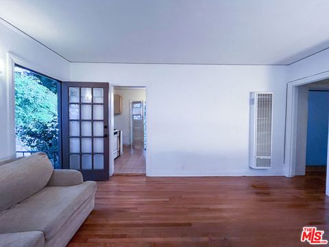 Photo of 1120 20th Street #front, Santa Monica, CA 90403 (MLS # 26642953)