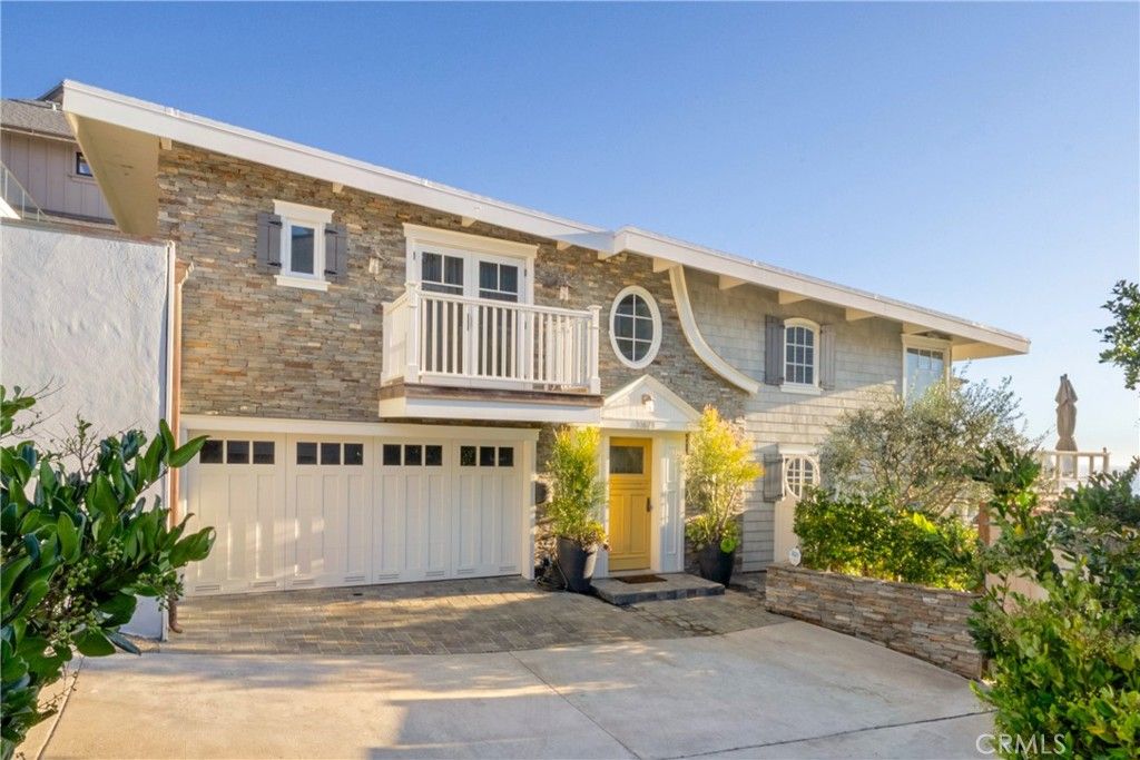 Photo of 31678 Seacove Drive, Laguna Beach, CA 92651 (MLS # LG24117081)