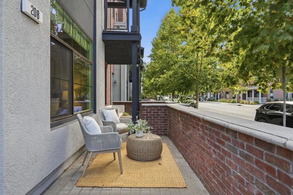 208 Railway Avenue