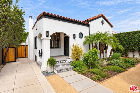 Photo of 829 N Stanley Avenue, Los Angeles, CA 90046 (MLS # 26884953)