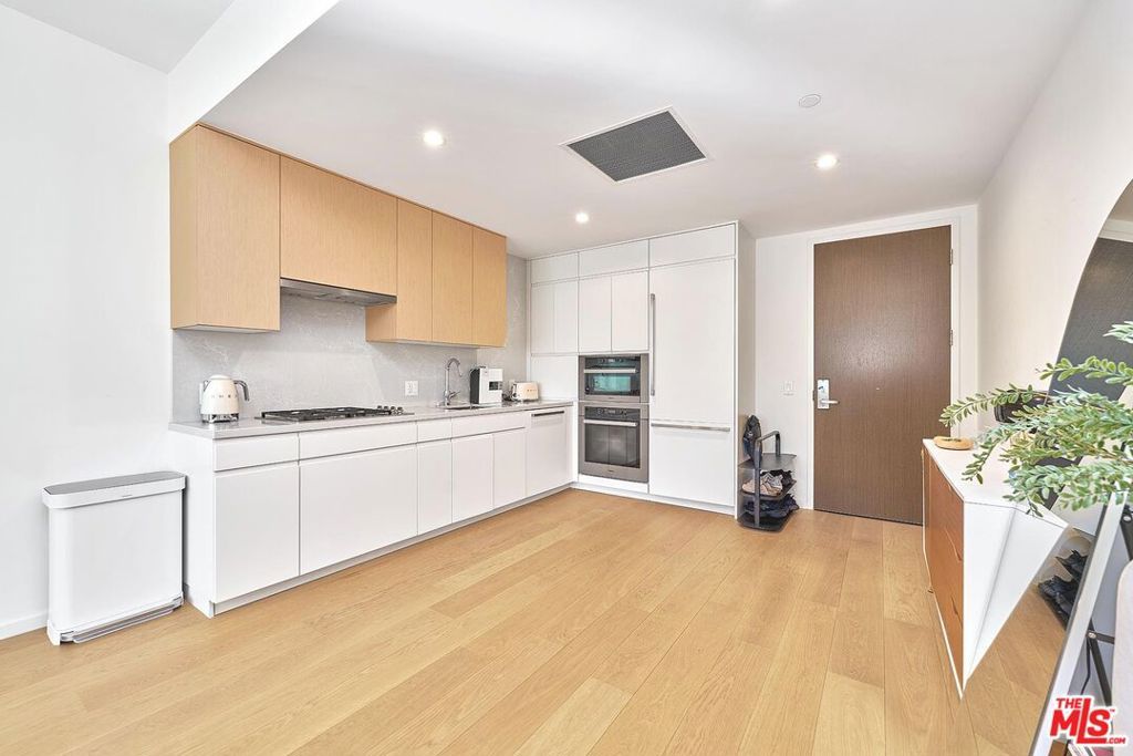 Photo of 877 Francisco Street #1207, Los Angeles, CA 90017 (MLS # 26637367)