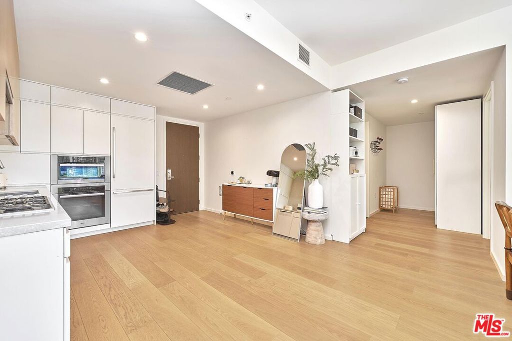 877 Francisco Street 1207