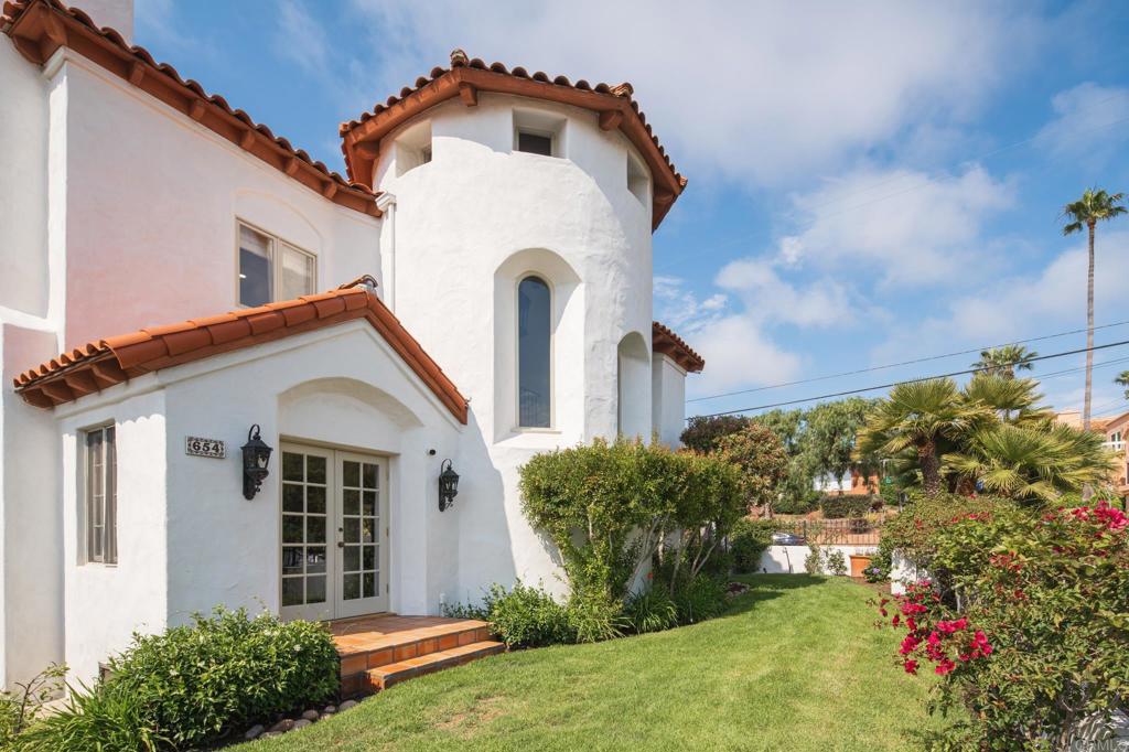 654 Bonair Place