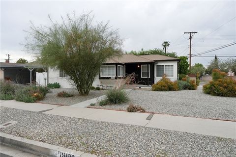 Photo of 19103 Erwin Street, Tarzana, CA 91335 (MLS # SR25258790)