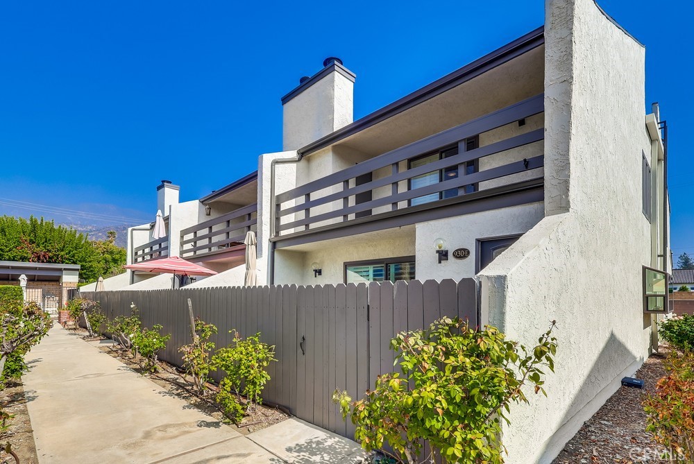 Properties 2 930 Ocean View Avenue E