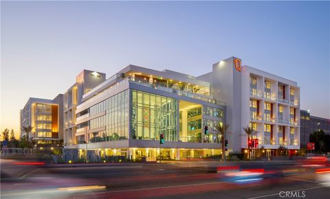 Photo of 6235 Topanga Canyon Blvd Street #568, Woodland Hills, CA 91367 (MLS # SR26085606)