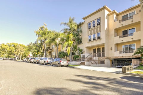 Photo of 556 E Palm Avenue #102, Burbank, CA 91501 (MLS # GD26205982)