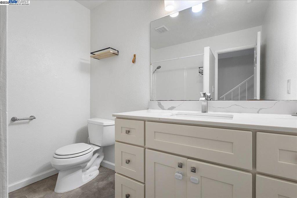 REDWOODHES - Residential Lease