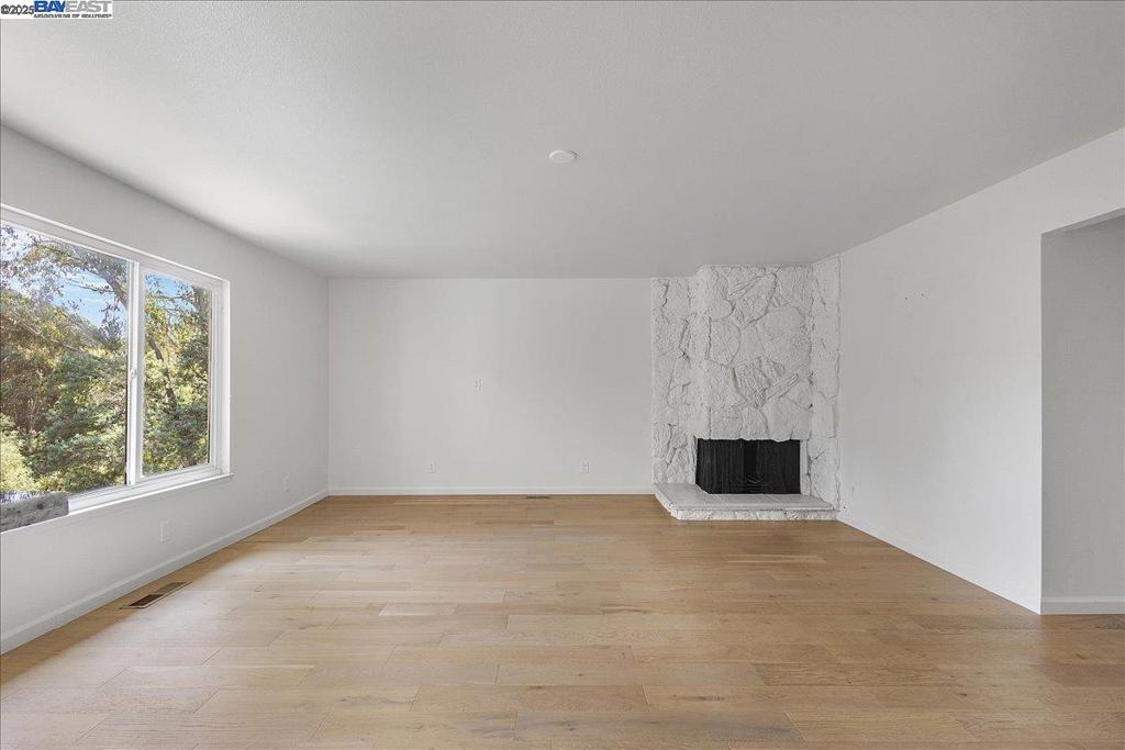 REDWOODHES - Residential Lease