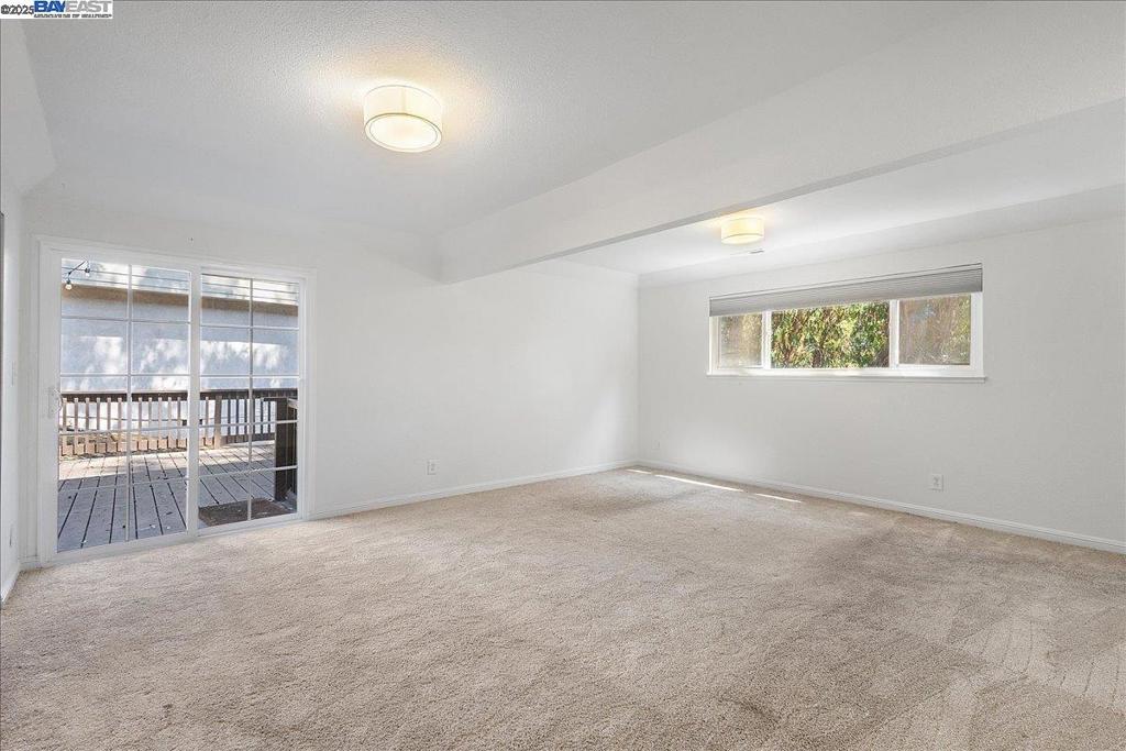 REDWOODHES - Residential Lease