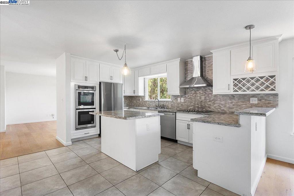 REDWOODHES - Residential Lease