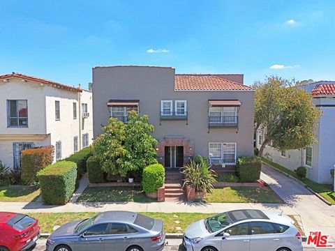 Photo of 636 N Spaulding Avenue, Los Angeles, CA 90036 (MLS # 26827979)