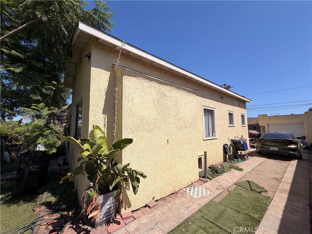 1156 E 65th
