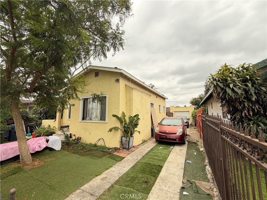 1156 E 65th ST, Los Angeles CA 90001